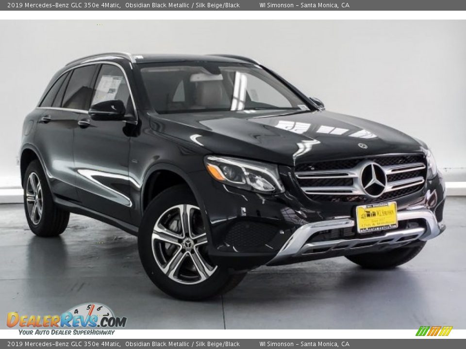 Front 3/4 View of 2019 Mercedes-Benz GLC 350e 4Matic Photo #12