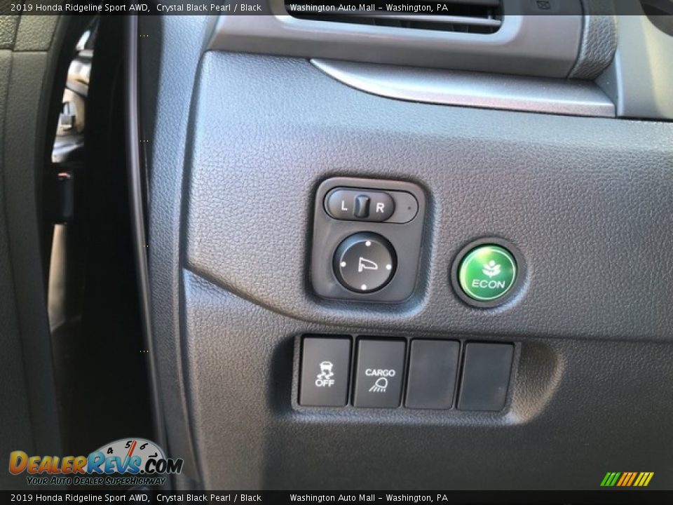 Controls of 2019 Honda Ridgeline Sport AWD Photo #11