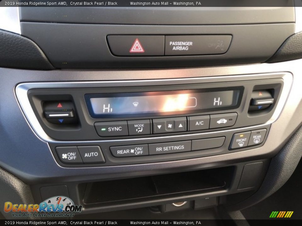 Controls of 2019 Honda Ridgeline Sport AWD Photo #16
