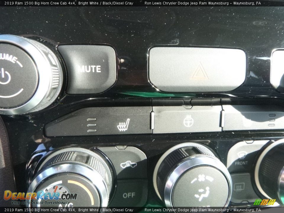 2019 Ram 1500 Big Horn Crew Cab 4x4 Bright White / Black/Diesel Gray Photo #18