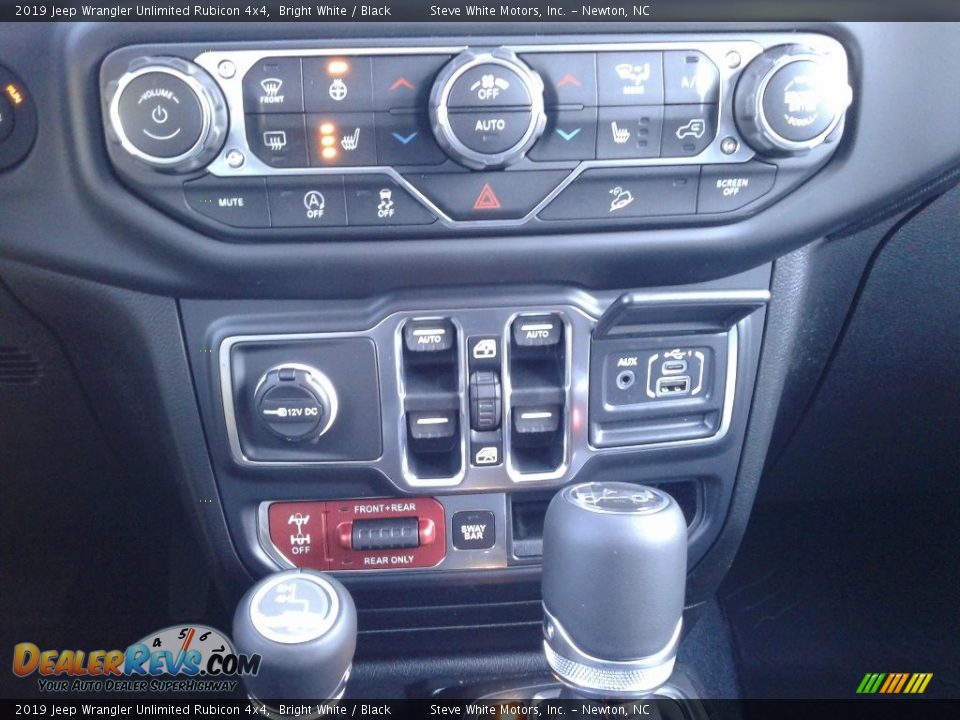 Controls of 2019 Jeep Wrangler Unlimited Rubicon 4x4 Photo #26