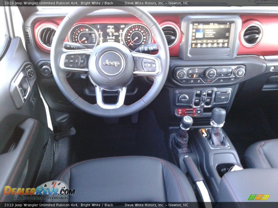 Dashboard of 2019 Jeep Wrangler Unlimited Rubicon 4x4 Photo #28