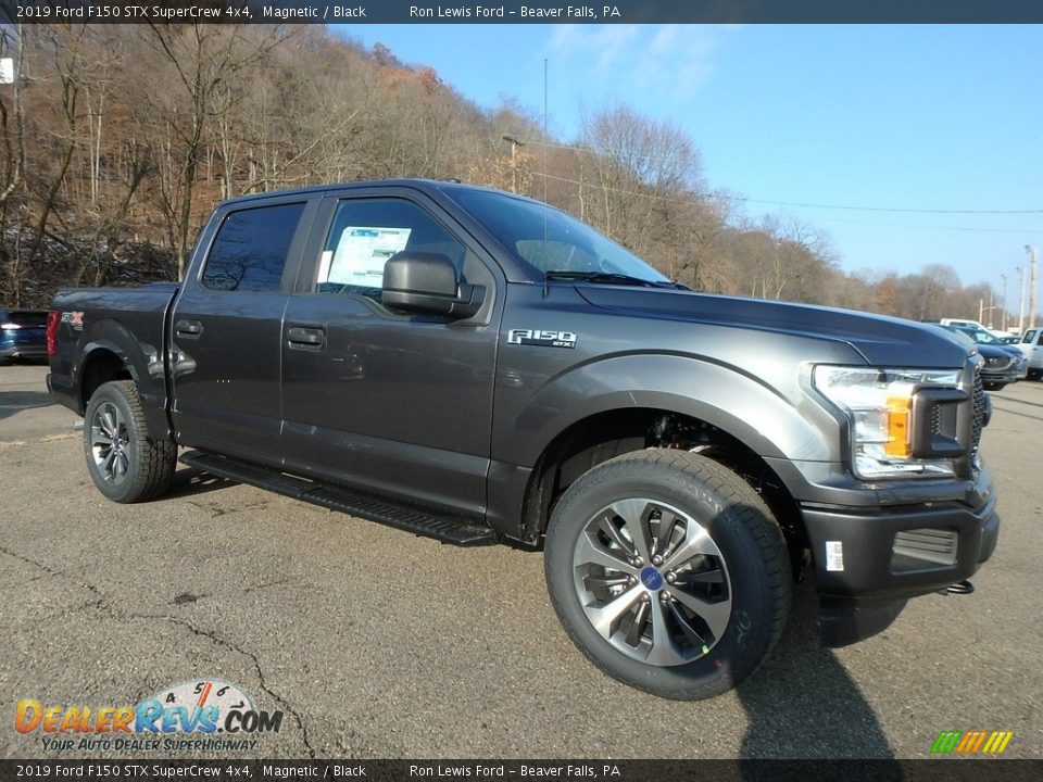 Front 3/4 View of 2019 Ford F150 STX SuperCrew 4x4 Photo #8