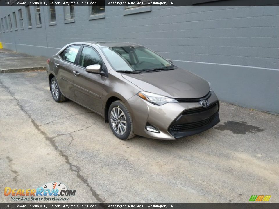 Front 3/4 View of 2019 Toyota Corolla XLE Photo #1
