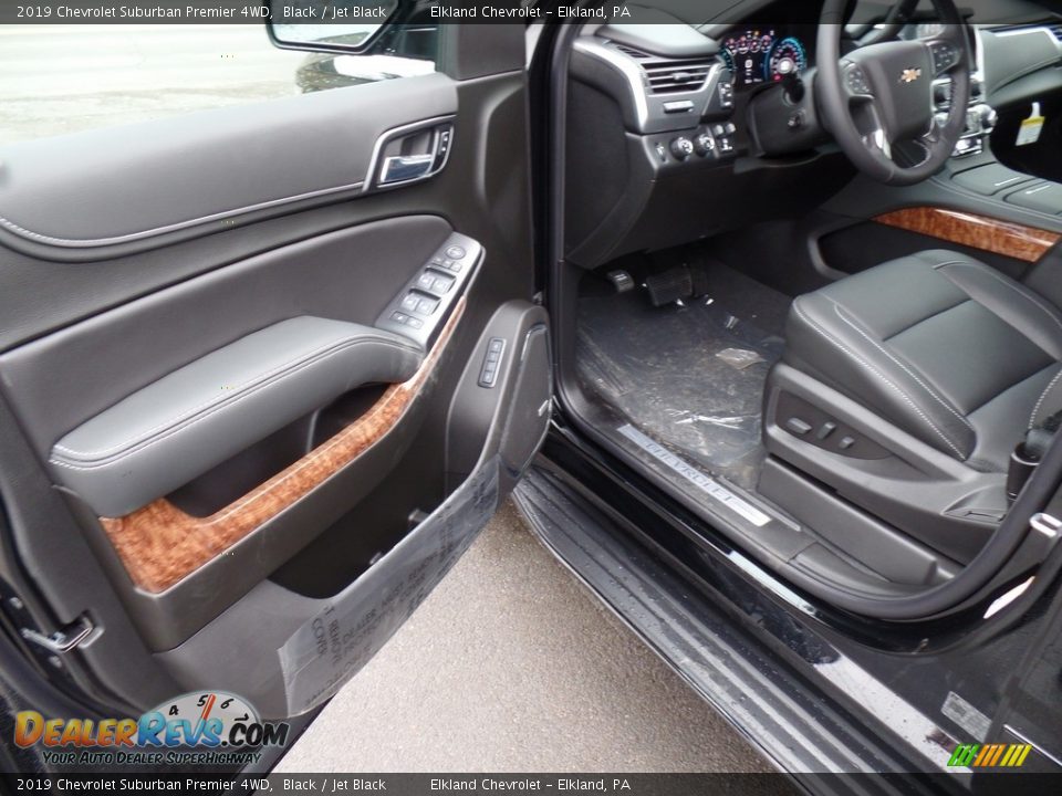 Front Seat of 2019 Chevrolet Suburban Premier 4WD Photo #12