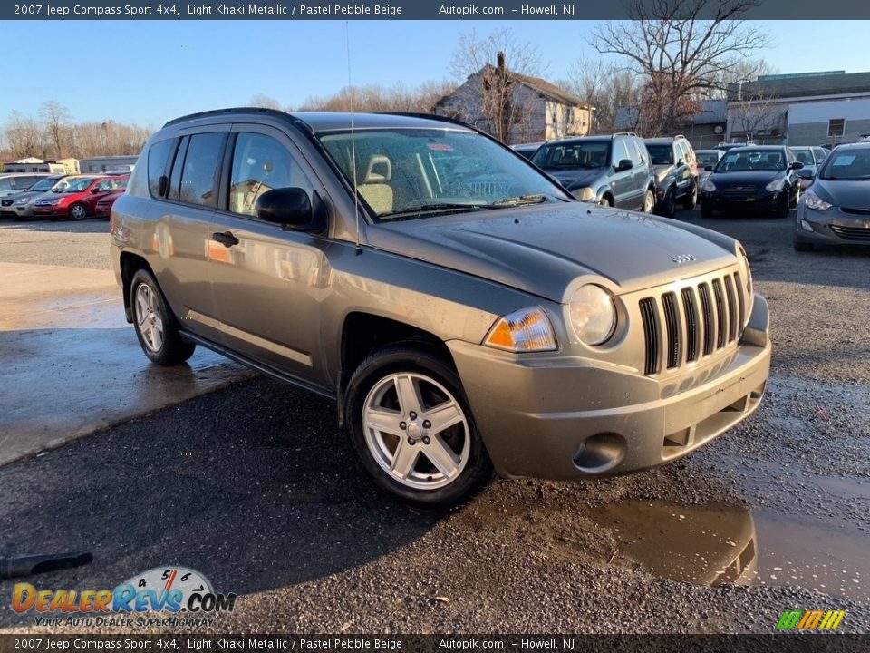 2007 Jeep Compass Sport 4x4 Light Khaki Metallic / Pastel Pebble Beige Photo #1