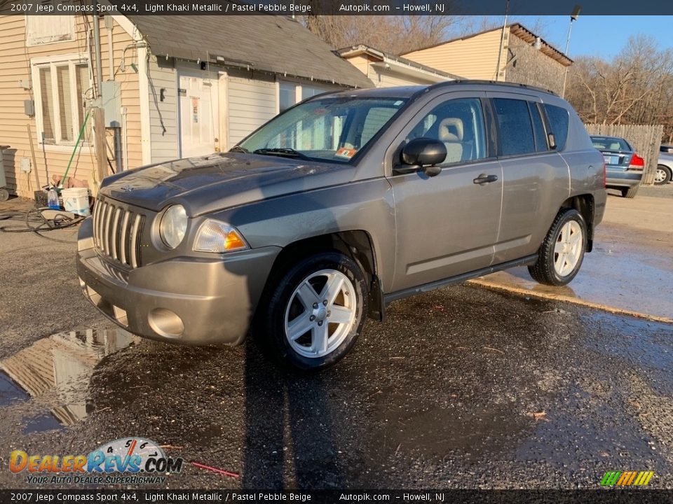 2007 Jeep Compass Sport 4x4 Light Khaki Metallic / Pastel Pebble Beige Photo #8