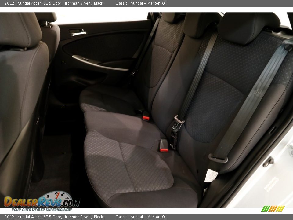 2012 Hyundai Accent SE 5 Door Ironman Silver / Black Photo #15