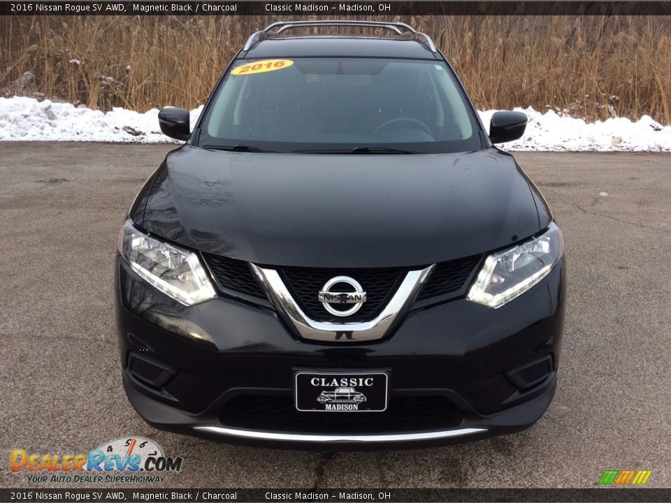2016 Nissan Rogue SV AWD Magnetic Black / Charcoal Photo #2