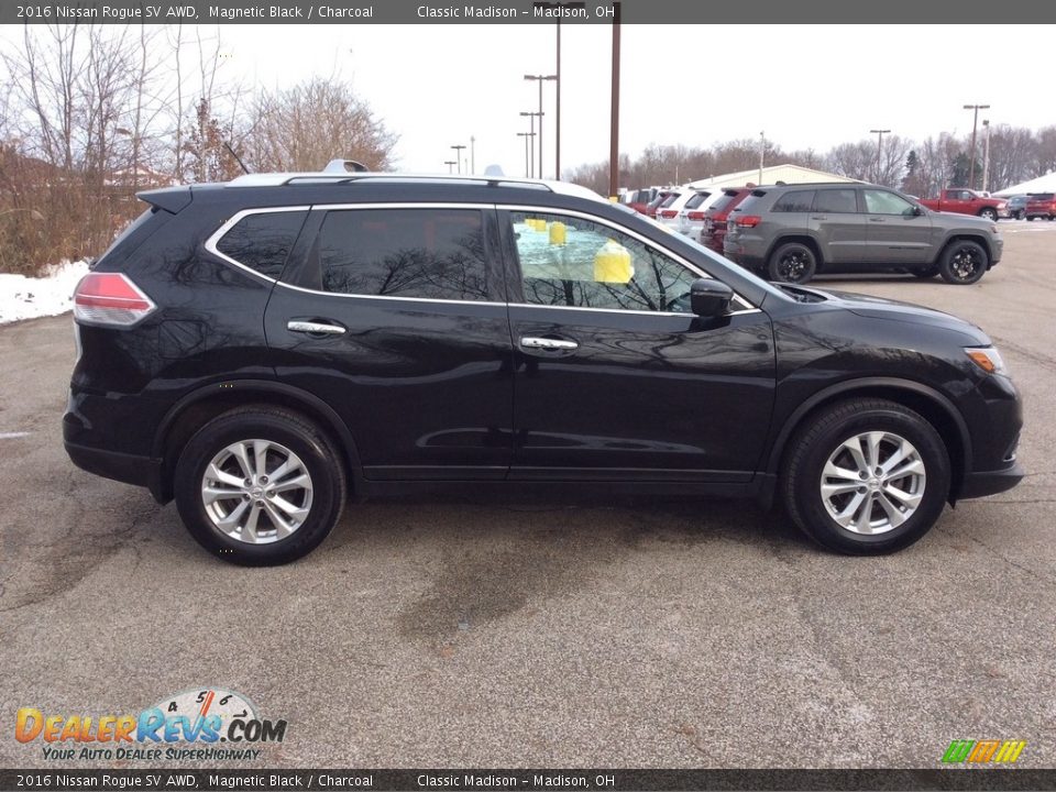 2016 Nissan Rogue SV AWD Magnetic Black / Charcoal Photo #7