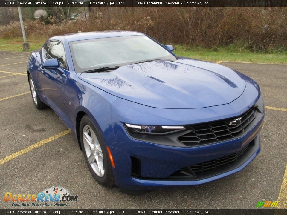 Front 3/4 View of 2019 Chevrolet Camaro LT Coupe Photo #9