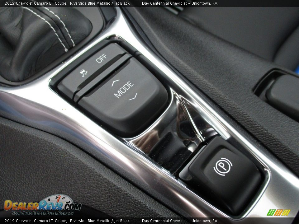 Controls of 2019 Chevrolet Camaro LT Coupe Photo #18