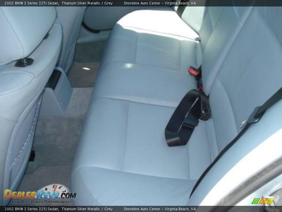 2002 BMW 3 Series 325i Sedan Titanium Silver Metallic / Grey Photo #10