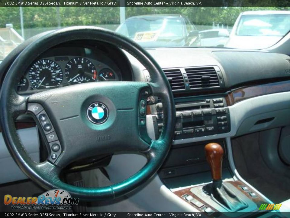 2002 BMW 3 Series 325i Sedan Titanium Silver Metallic / Grey Photo #11