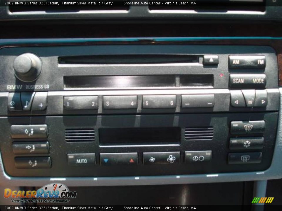 2002 BMW 3 Series 325i Sedan Titanium Silver Metallic / Grey Photo #12