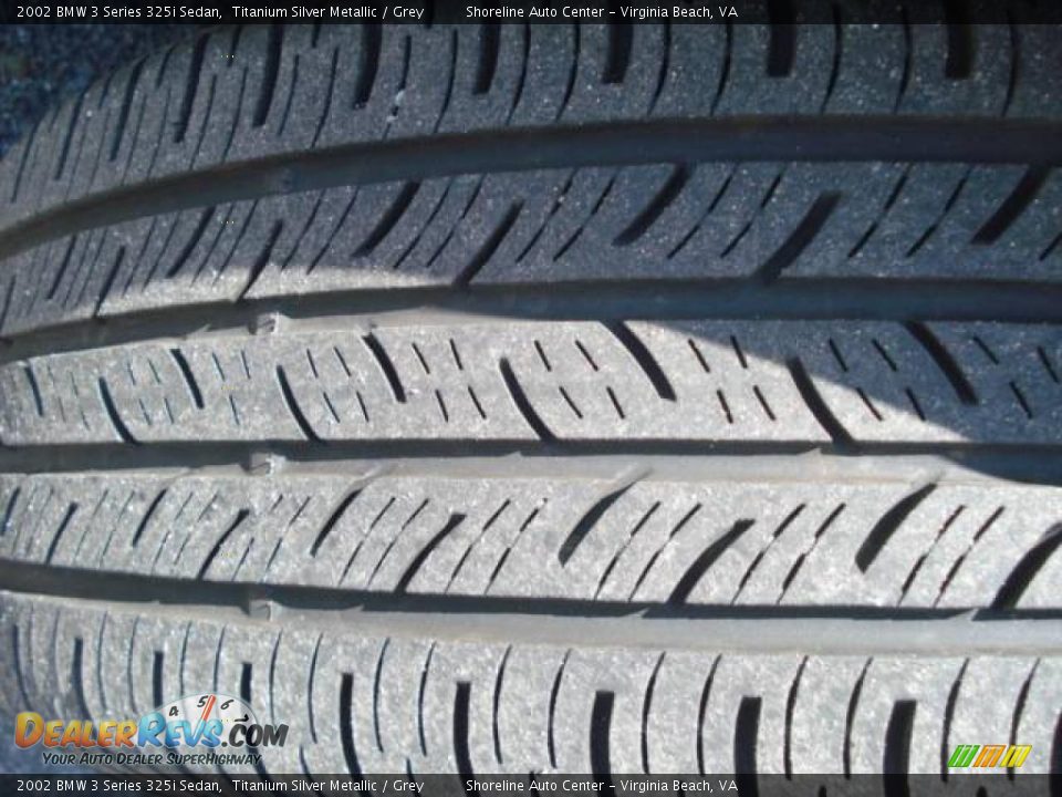 2002 BMW 3 Series 325i Sedan Titanium Silver Metallic / Grey Photo #17
