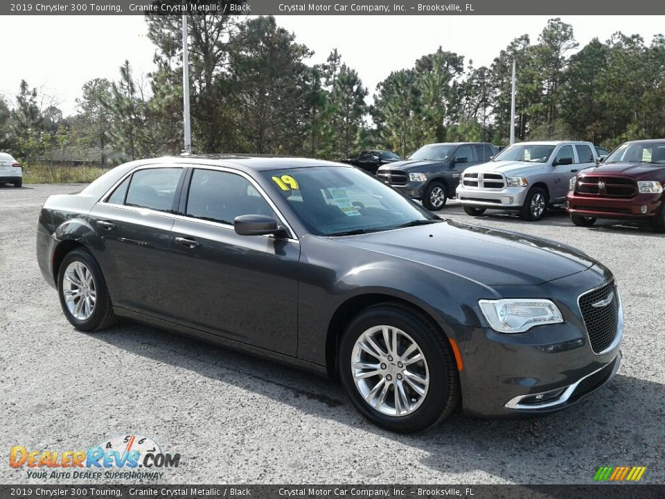 Front 3/4 View of 2019 Chrysler 300 Touring Photo #7