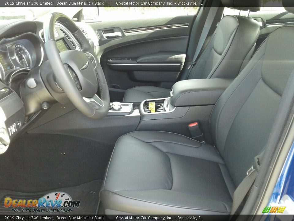 Front Seat of 2019 Chrysler 300 Limited Photo #9