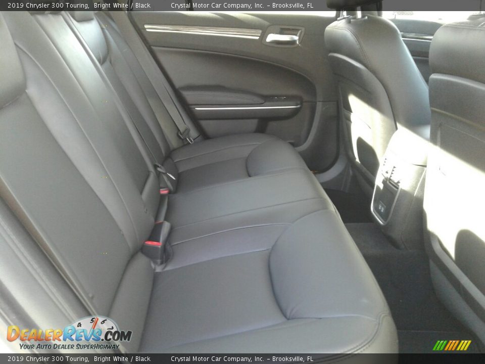 2019 Chrysler 300 Touring Bright White / Black Photo #11