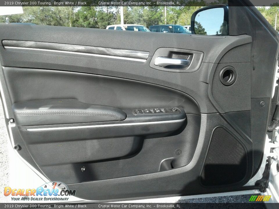 2019 Chrysler 300 Touring Bright White / Black Photo #17