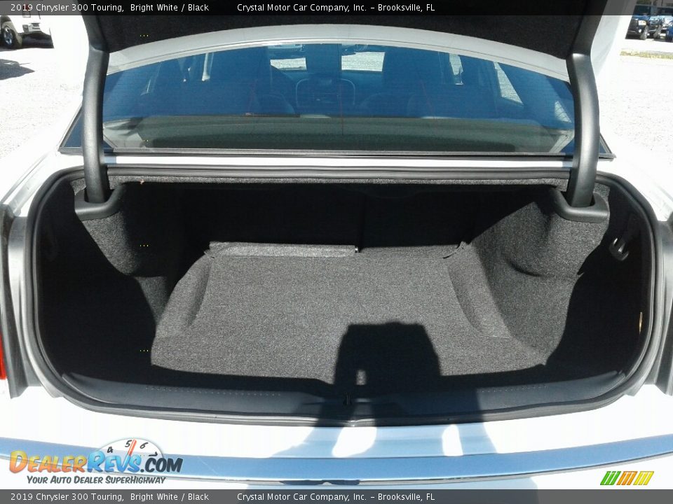 2019 Chrysler 300 Touring Bright White / Black Photo #19