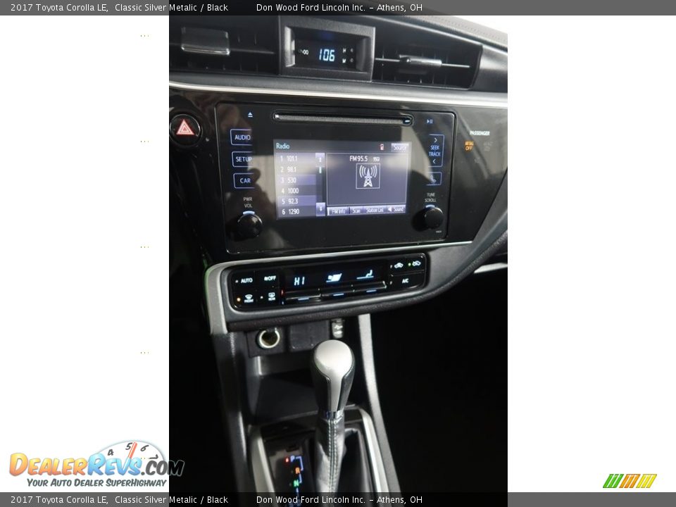 2017 Toyota Corolla LE Classic Silver Metalic / Black Photo #24