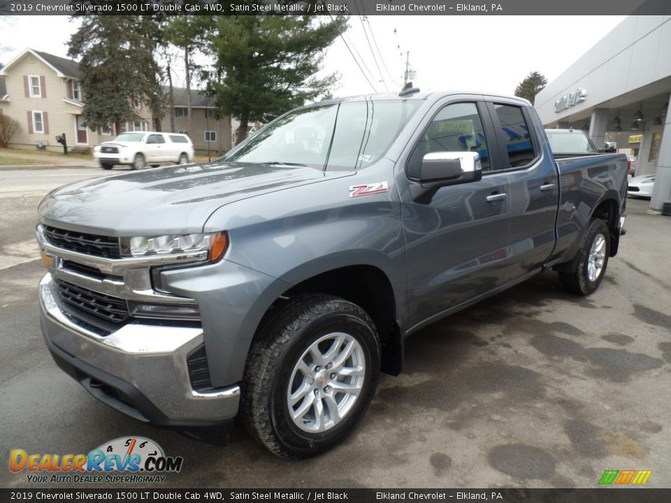 Front 3/4 View of 2019 Chevrolet Silverado 1500 LT Double Cab 4WD Photo #2