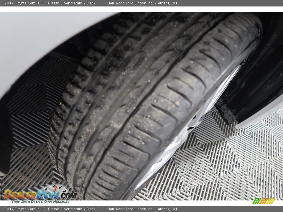 2017 Toyota Corolla LE Classic Silver Metalic / Black Photo #27