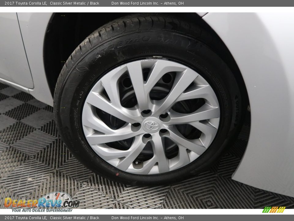 2017 Toyota Corolla LE Classic Silver Metalic / Black Photo #28