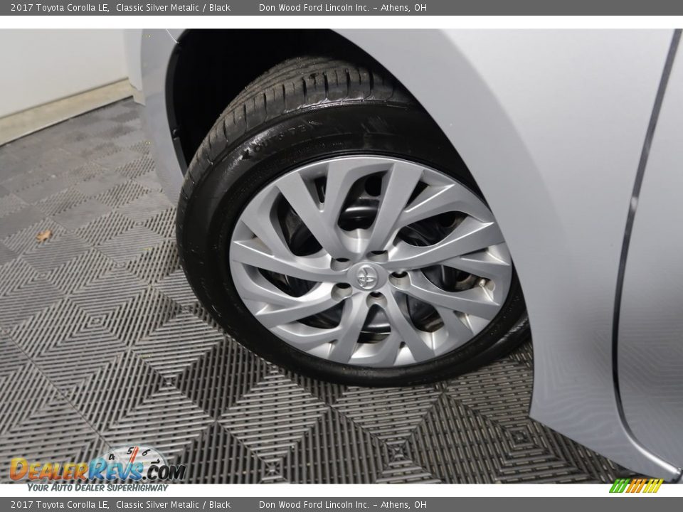 2017 Toyota Corolla LE Classic Silver Metalic / Black Photo #31