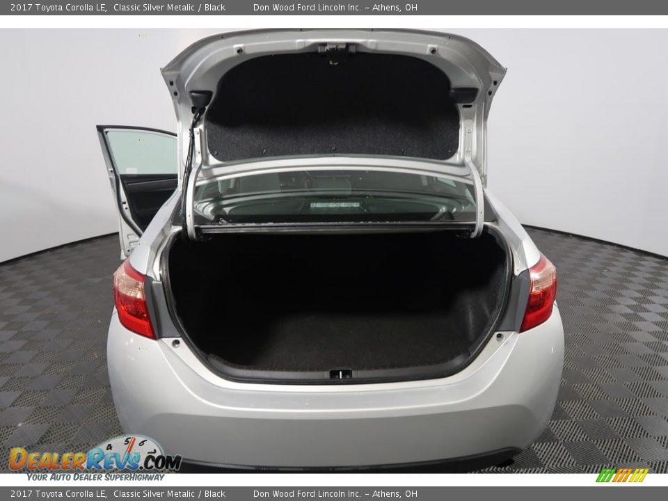 2017 Toyota Corolla LE Classic Silver Metalic / Black Photo #32