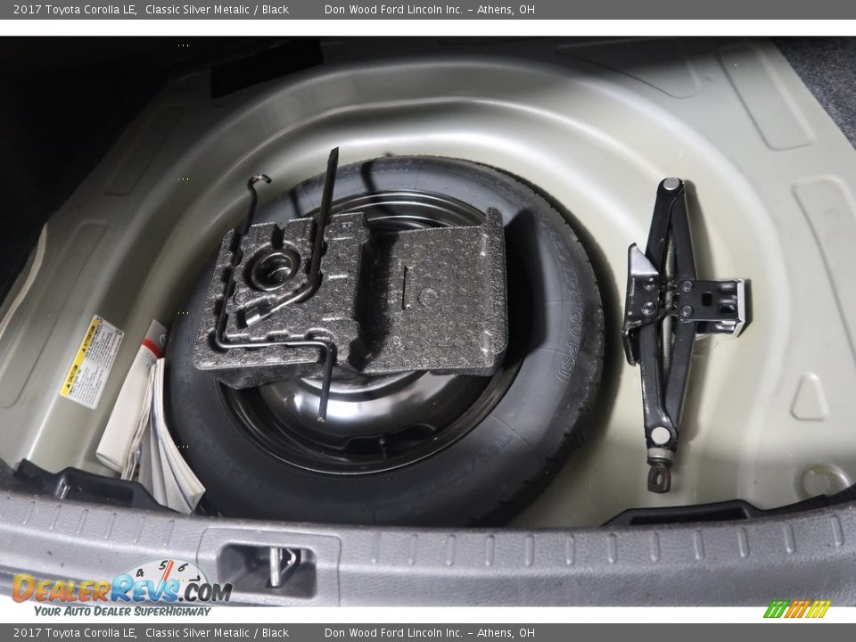 2017 Toyota Corolla LE Classic Silver Metalic / Black Photo #34