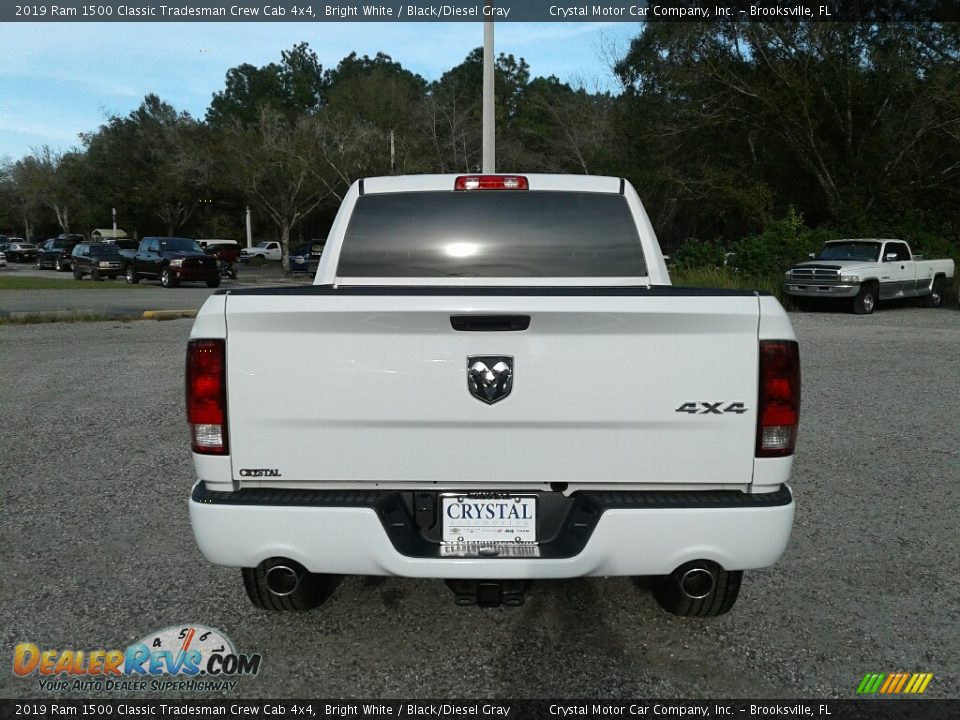 2019 Ram 1500 Classic Tradesman Crew Cab 4x4 Bright White / Black/Diesel Gray Photo #4