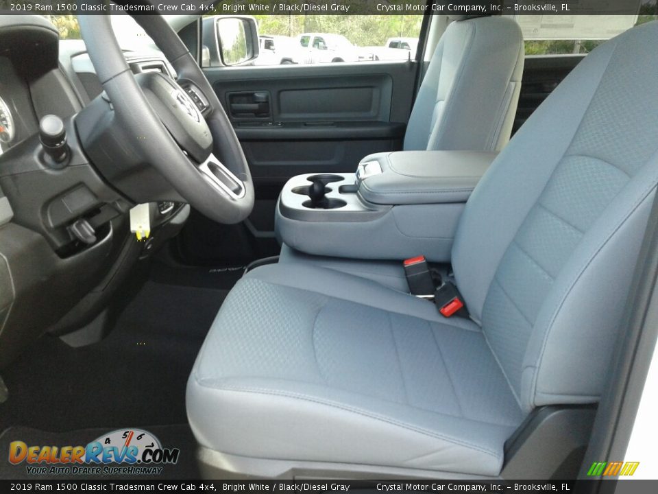 2019 Ram 1500 Classic Tradesman Crew Cab 4x4 Bright White / Black/Diesel Gray Photo #9