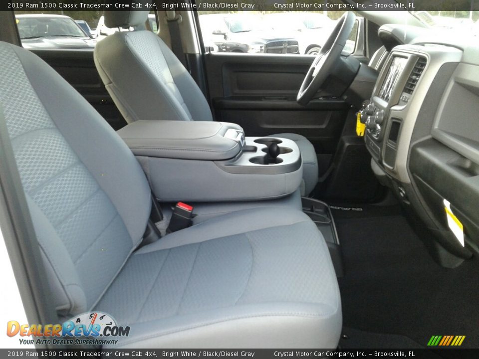 2019 Ram 1500 Classic Tradesman Crew Cab 4x4 Bright White / Black/Diesel Gray Photo #12