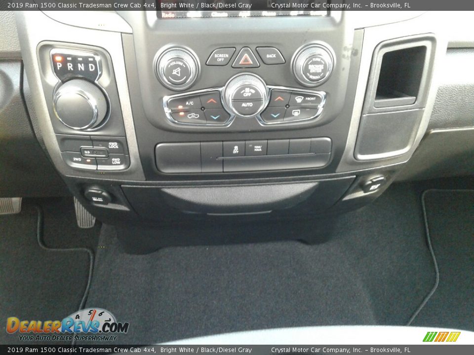 2019 Ram 1500 Classic Tradesman Crew Cab 4x4 Bright White / Black/Diesel Gray Photo #16
