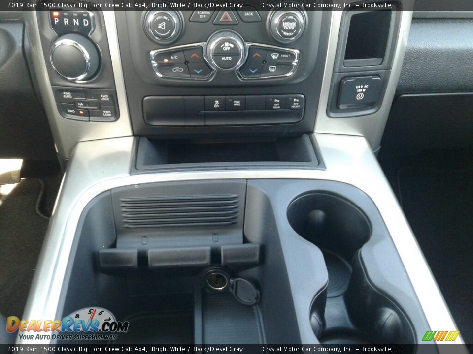 2019 Ram 1500 Classic Big Horn Crew Cab 4x4 Bright White / Black/Diesel Gray Photo #16