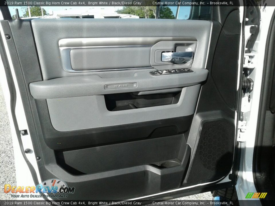 2019 Ram 1500 Classic Big Horn Crew Cab 4x4 Bright White / Black/Diesel Gray Photo #17