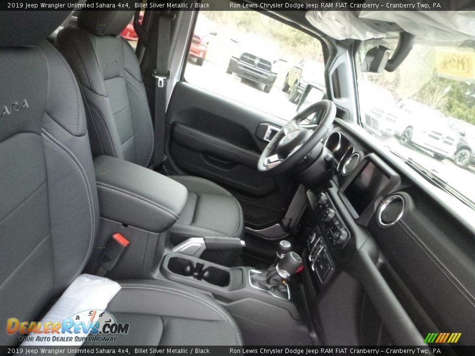 Front Seat of 2019 Jeep Wrangler Unlimited Sahara 4x4 Photo #11