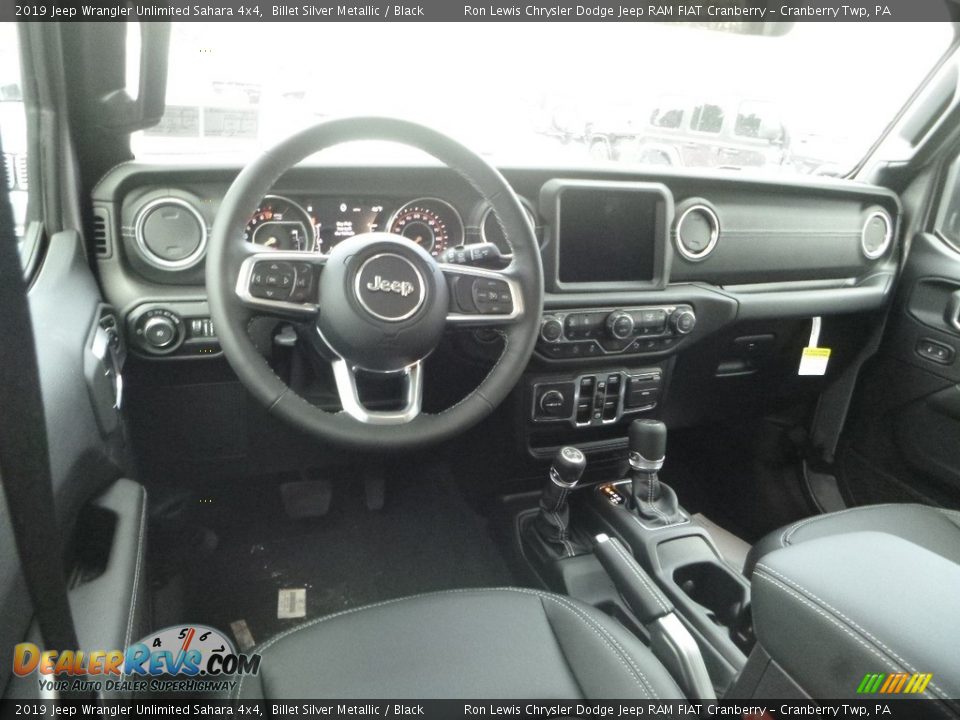 Dashboard of 2019 Jeep Wrangler Unlimited Sahara 4x4 Photo #14