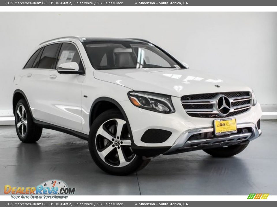 Front 3/4 View of 2019 Mercedes-Benz GLC 350e 4Matic Photo #12