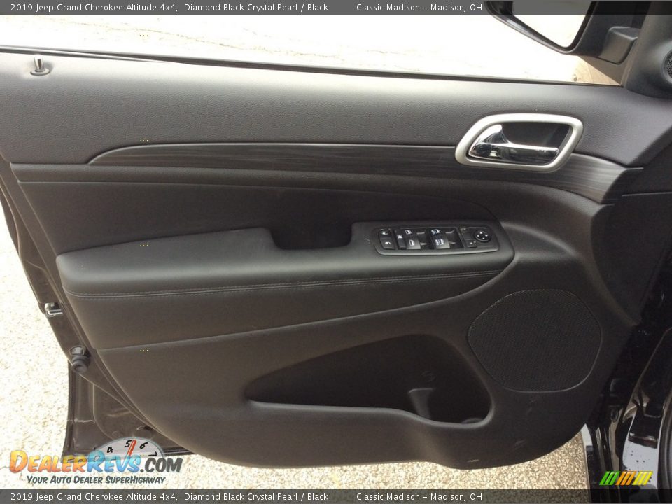 2019 Jeep Grand Cherokee Altitude 4x4 Diamond Black Crystal Pearl / Black Photo #8