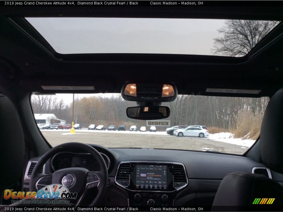 2019 Jeep Grand Cherokee Altitude 4x4 Diamond Black Crystal Pearl / Black Photo #11