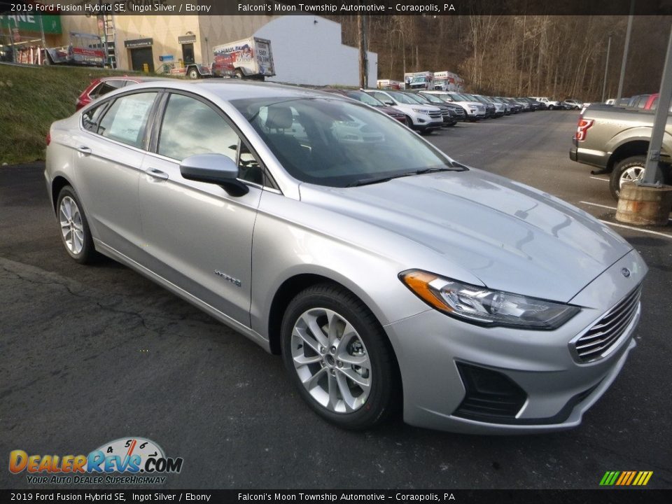 Front 3/4 View of 2019 Ford Fusion Hybrid SE Photo #3