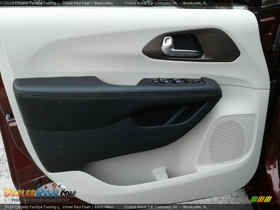 2019 Chrysler Pacifica Touring L Velvet Red Pearl / Black/Alloy Photo #18