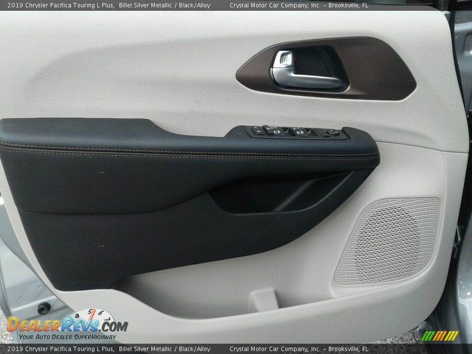 2019 Chrysler Pacifica Touring L Plus Billet Silver Metallic / Black/Alloy Photo #18