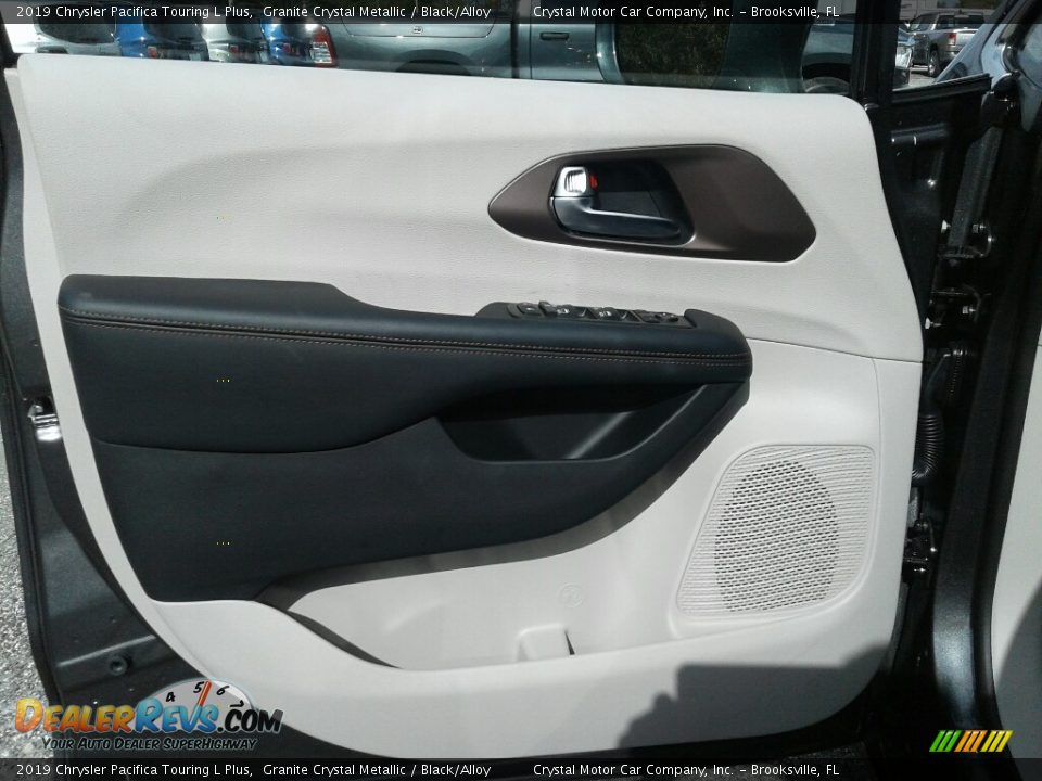 2019 Chrysler Pacifica Touring L Plus Granite Crystal Metallic / Black/Alloy Photo #18