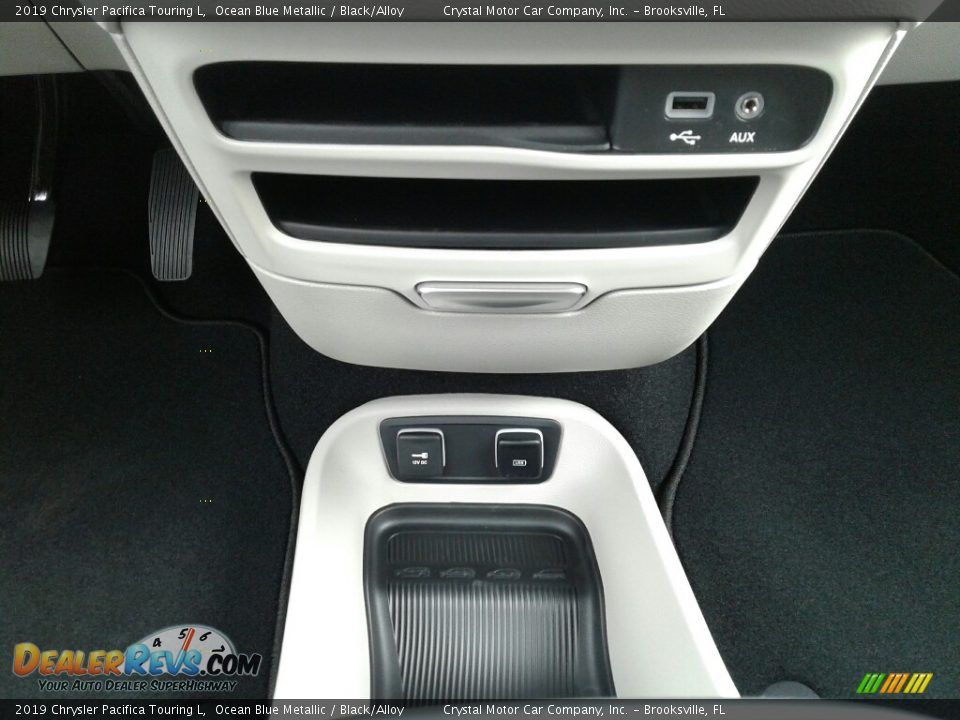 2019 Chrysler Pacifica Touring L Ocean Blue Metallic / Black/Alloy Photo #16