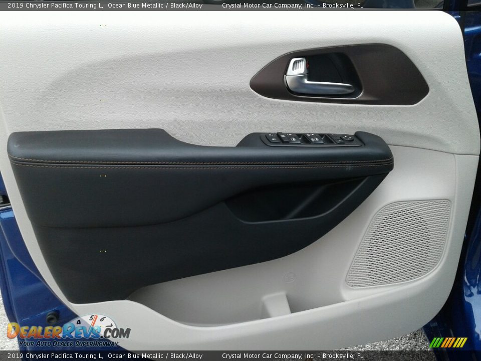 2019 Chrysler Pacifica Touring L Ocean Blue Metallic / Black/Alloy Photo #17