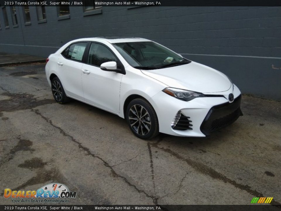 Front 3/4 View of 2019 Toyota Corolla XSE Photo #1